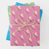 Niedlicher Vogel auf einem Zweig, der Papierblätte Geschenkpapier Set (Beispiel)