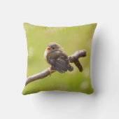 Niedlicher Vogel, der an einem Sommertag fröhlich Kissen (Rückseite)