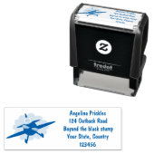 Niedlicher Vogel mit rotem Flugzeug Cartoon Abbild Permastempel (Beispiel)