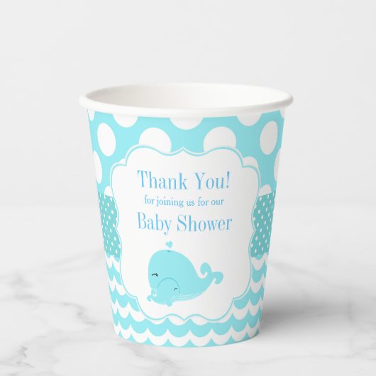 Niedlicher Wal mit Baby Blue Boy Baby Dusche Pappbecher (Vorderseite)