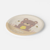 Niedlicher Waldbär und Pappteller (Schrägansicht)