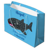 Niedlicher Walhai-Happy Cartoon-Abbildung Große Geschenktüte (Rückseite Schrägansicht)