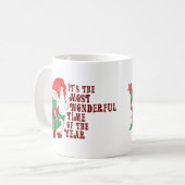 Niedlicher Weihnachts-Gnom umarmt Baum Kaffeetasse (Vorderseite Links)