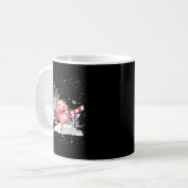 Niedlicher Weihnachtsbaum auf Schnee Merry Pigmas Kaffeetasse (Vorderseite Links)