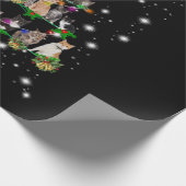 Niedlicher Weihnachtsbaum der Katze, der durch Bli Geschenkpapier (Ecke)