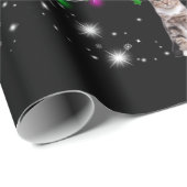 Niedlicher Weihnachtsbaum der Katze, der durch Bli Geschenkpapier (Rolleneckpunkt)