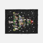 Niedlicher Weihnachtsbaum der Katze, gedeckt durch Fleecedecke (Vorderseite (Horizontal))