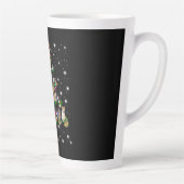 Niedlicher Weihnachtsbaum der Katze, gedeckt durch Milchtasse (Rechts)