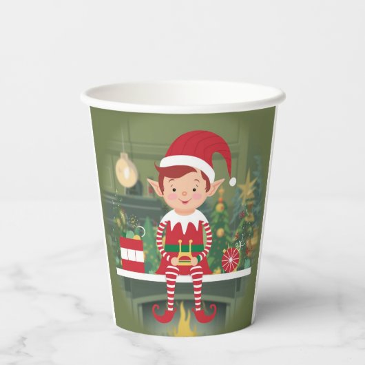 Niedlicher Weihnachtself auf der Tafel Pappbecher (Rückseite)