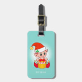 Niedlicher Weihnachtself und Geschenkboxen auf Aqu Gepäckanhänger (Vorderseite vertikal)