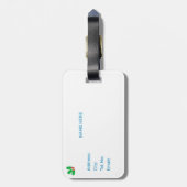 Niedlicher Weihnachtself und Geschenkboxen auf Aqu Gepäckanhänger (Rückseite vertikal)