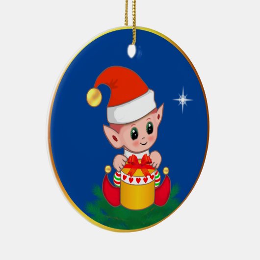 Niedlicher Weihnachtself und Stern auf blau Keramik Ornament (Rechts)