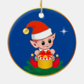 Niedlicher Weihnachtself und Stern auf blau Keramik Ornament (Hinten)