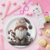 Niedlicher Weihnachtsgenom mit einer Candy Cane au Pappteller (Party)