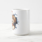 Niedlicher Weihnachtshund durch die Mauer illustri Kaffeetasse (Mittel)