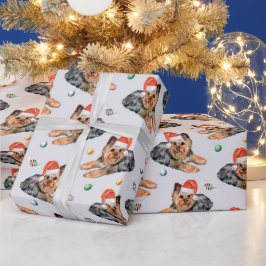 Niedlicher Weihnachtshund mit Weihnachtsmannmütze  Geschenkpapier