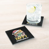 Niedlicher Weihnachtshund - Yappy Howlidays Glasuntersetzer (Schrägansicht)