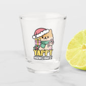 Niedlicher Weihnachtshund - Yappy Howlidays Schnapsglas (Vorderseite)