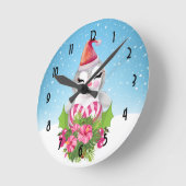 Niedlicher Weihnachtspenguin der Weihnachtsmannmüt Runde Wanduhr (Winkel)