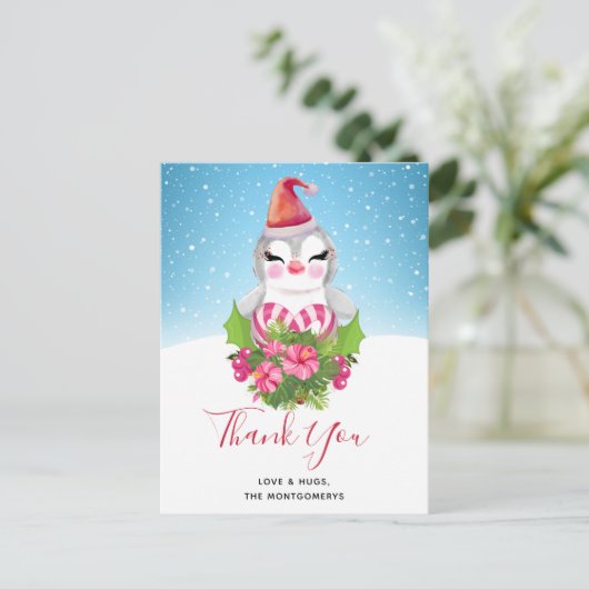 Niedlicher Weihnachtspenguin in der Weihnachtsmann Postkarte (Stehend Vorderseite)