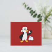Niedlicher Weihnachtspinguin mit Schneeballpost Postkarte (Stehend Vorderseite)