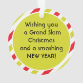 🎾 Niedlicher Weihnachtszwerg mit Tennisball Ornament (Rückseite)