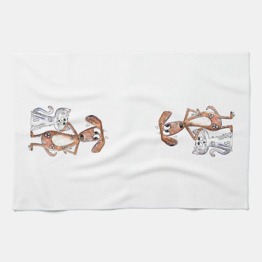 Niedlicher, weißbrauner Hund und graue Katze Geschirrtuch (Horizontal)