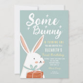 Niedlicher weißer Hase, sonniger Sonnenaufgang am Einladung (Vorderseite)