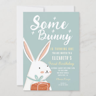 Niedlicher weißer Hase, sonniger Sonnenaufgang am Einladung
