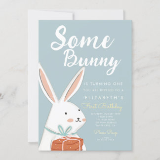 Niedlicher weißer Hase, sonniger Sonnenaufgang am Einladung