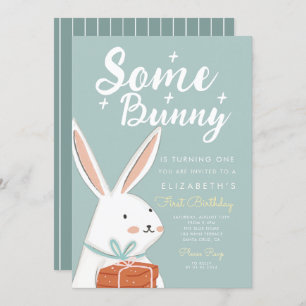 Niedlicher weißer Hase, sonniger Sonnenaufgang am  Einladung