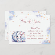 Niedlicher weißer Hase und Silbermond im Halbmond