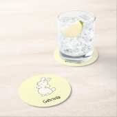 Niedlicher weißer Hengst personalisierter Name gel Runder Pappuntersetzer (Vor Ort)