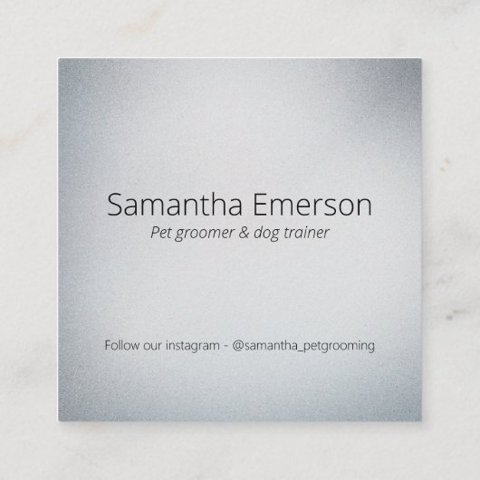 Niedlicher weißer Hund im Bad, der beruflich gepfl Quadratische Visitenkarte (Rückseite)