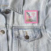 Niedlicher weißer Hund mit rosafarbenem Scarf Mutt Button (Beispiel)