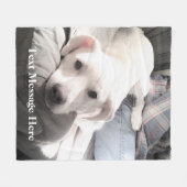 Niedlicher weißer Labrador Retriever Mix Dose mit Fleecedecke (Vorderseite (Horizontal))