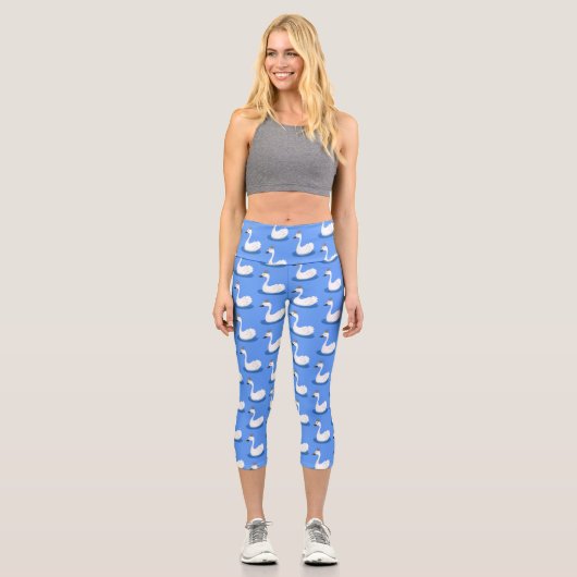 Niedlicher weißer Schwan mit KronenCartoon Capri Leggings (Vorderseite)