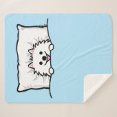 Niedlicher weißer Spitz Hund im Bett getupft Sherpadecke (Vorderseite (Horizontal))