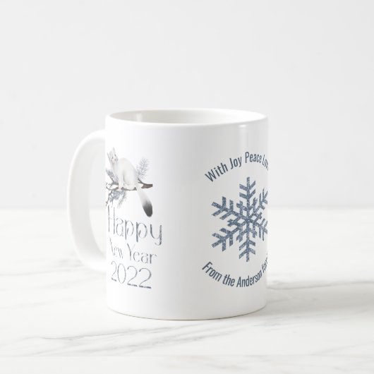 Niedlicher weißer Stoß auf einer Zweigniederlassun Kaffeetasse (Vorderseite Links)