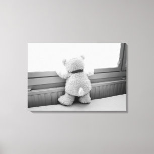 Niedlicher, weißer Teddybär mit Ausblick aus dem F Leinwanddruck