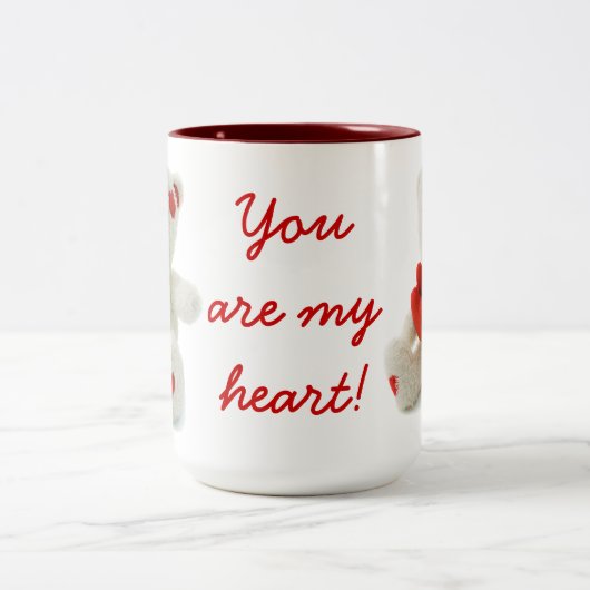 Niedlicher weißer Teddybär mit Herz Zweifarbige Tasse (Mittel)