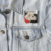 Niedlicher weißer Welpenhund mit Erntedank Scarf Button (Beispiel)
