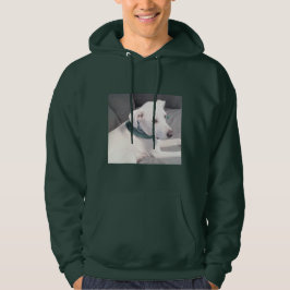 Niedlicher weißer Welpenhund mit grünem Scarf Hoodie