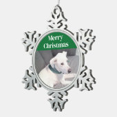 Niedlicher weißer Welpenhund mit grünem Scarf Schneeflocken Zinn-Ornament (Rechts)