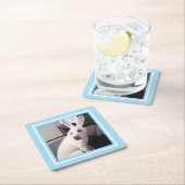 Niedlicher weißer Welpenhund mit Ostersonnigen Ohr Rechteckiger Pappuntersetzer (Vor Ort)