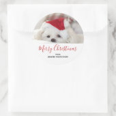 Niedlicher Weißhund in einem Red Christmas Hat Runder Aufkleber (Tasche)