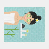 Niedlicher Wellness-Center Frau im blauen Badezimm Fleecedecke (Vorderseite (Horizontal))