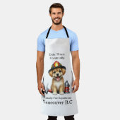 Niedlicher Welpe als Feuerwehrmann mit Werkzeugen  Schürze (Getragen)