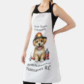 Niedlicher Welpe als Feuerwehrmann mit Werkzeugen Schürze (InSitu)