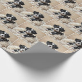 Niedlicher Welpe auf dem Pelzkissen Geschenkpapier (Ecke)